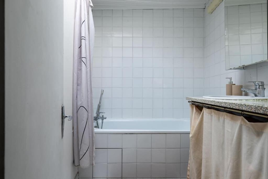 Joli Duplex Au Coeur Du Marais Paris Exterior foto